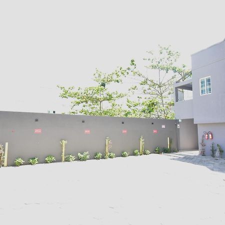 봄비나스 Residencial Melfi 3 Ap.2 Frente 아파트 외부 사진